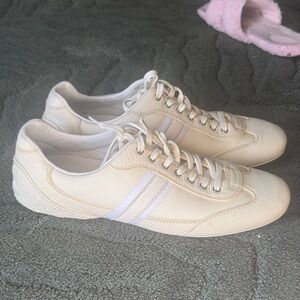 Louis Vuitton Cream Sneakers